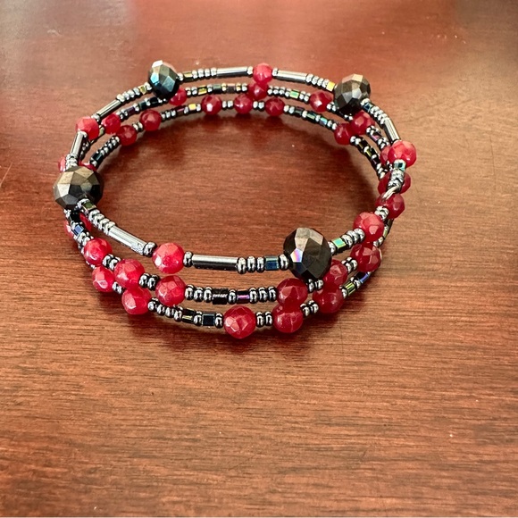 Black and red memory cuff bracelet - Picture 2 of 5